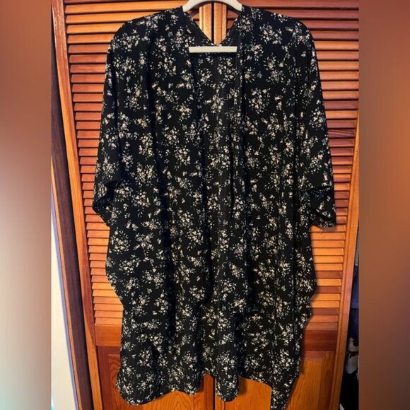 Chic Black Floral Kimono - Picture 1 of 4